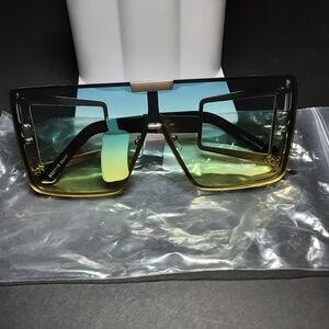 Fashion Nova Gradient Sunglasses - Black and Yellow